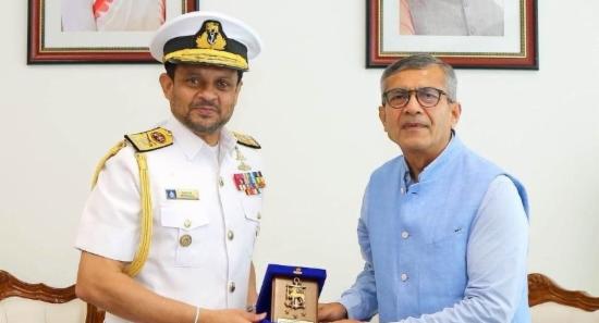 Sri Lankan Navy Chief Meets Indian Defence Sec.
